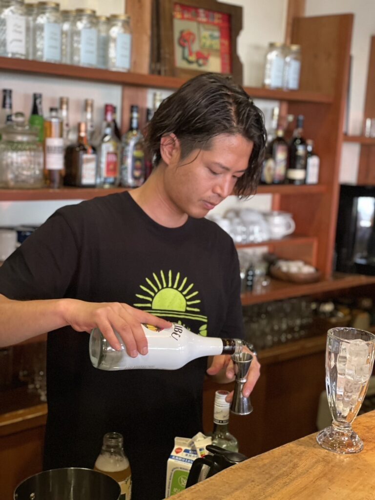 スタッフの林憲太朗さん